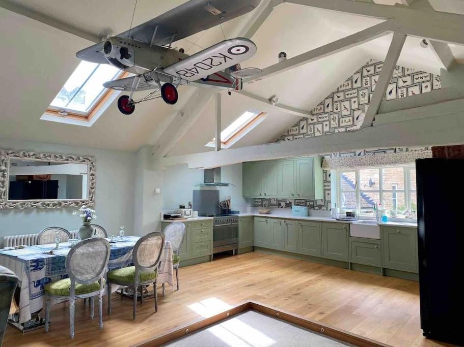 Beautiful Stamford Townhouse with River Views House in South Kesteven District