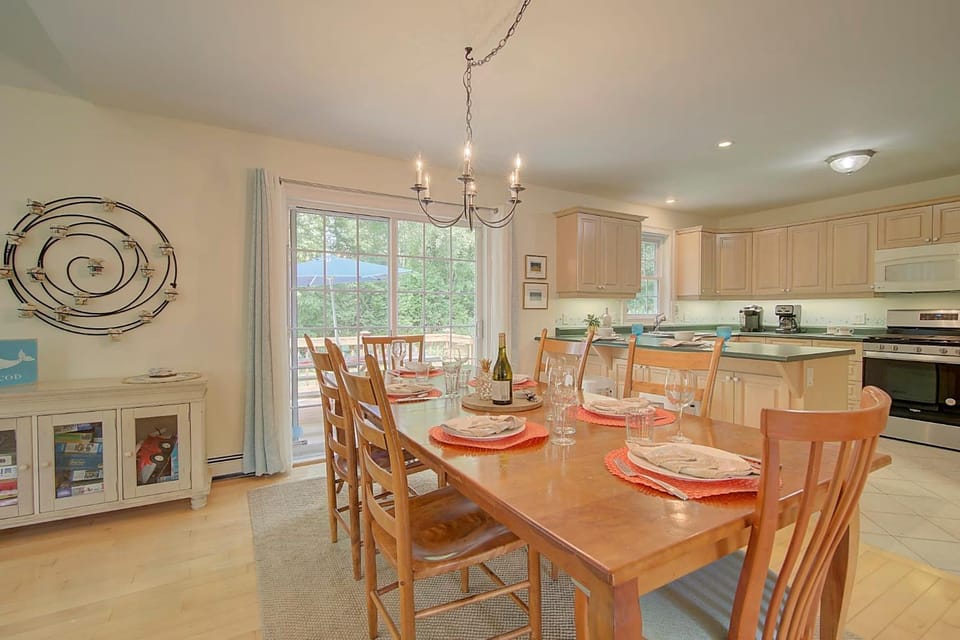 Spacious home with deck and fire pit House in Brewster