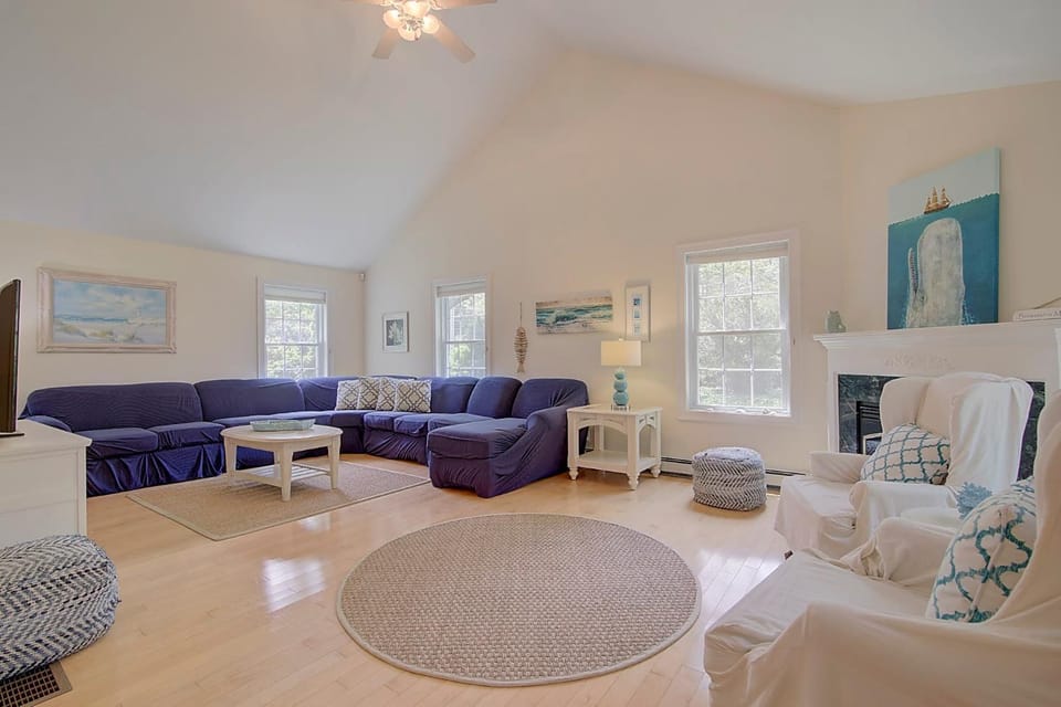 Spacious home with deck and fire pit House in Brewster