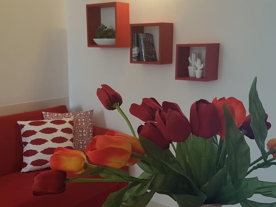 Living room, Decorative detail, Dining area