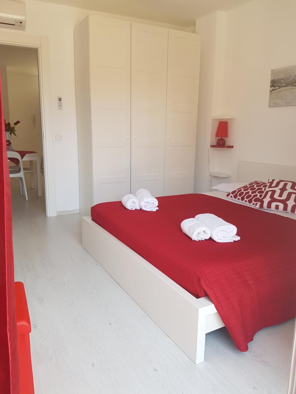 Bed, Photo of the whole room, Bedroom