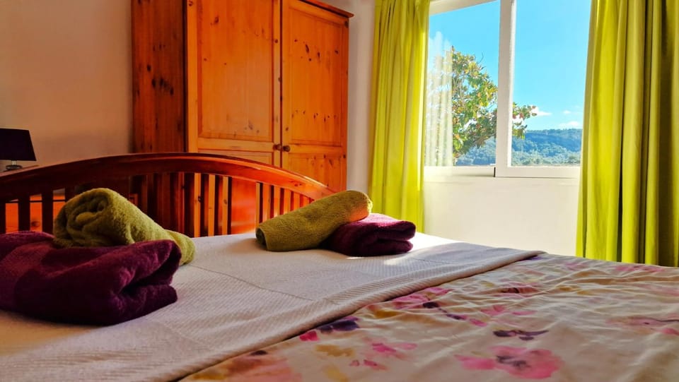 Finca Craig, Spacious Farmhouse with amazing garden and private heated pool House in Safor