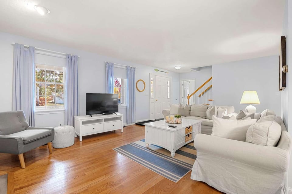 0 5 Mile Walk to Beach Dog Friendly House in South Chatham