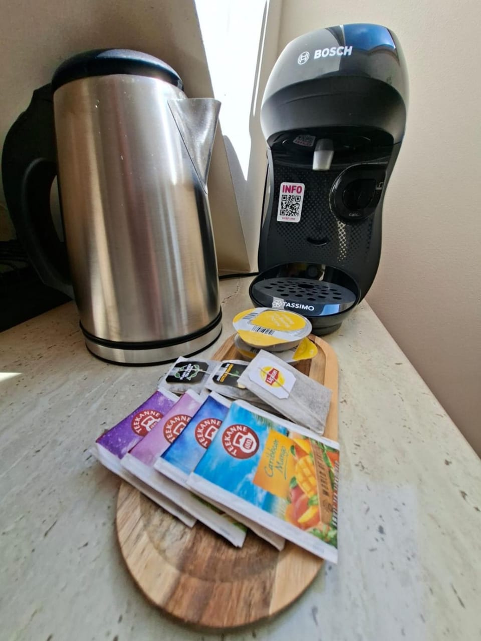 Kitchen or kitchenette, Food and drinks, Food
