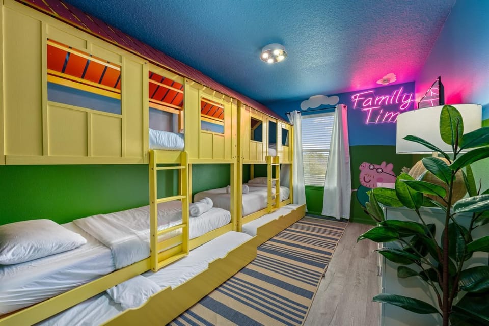 Sleeps 17 Pool Game Room Only 400' to Resort House in Four Corners