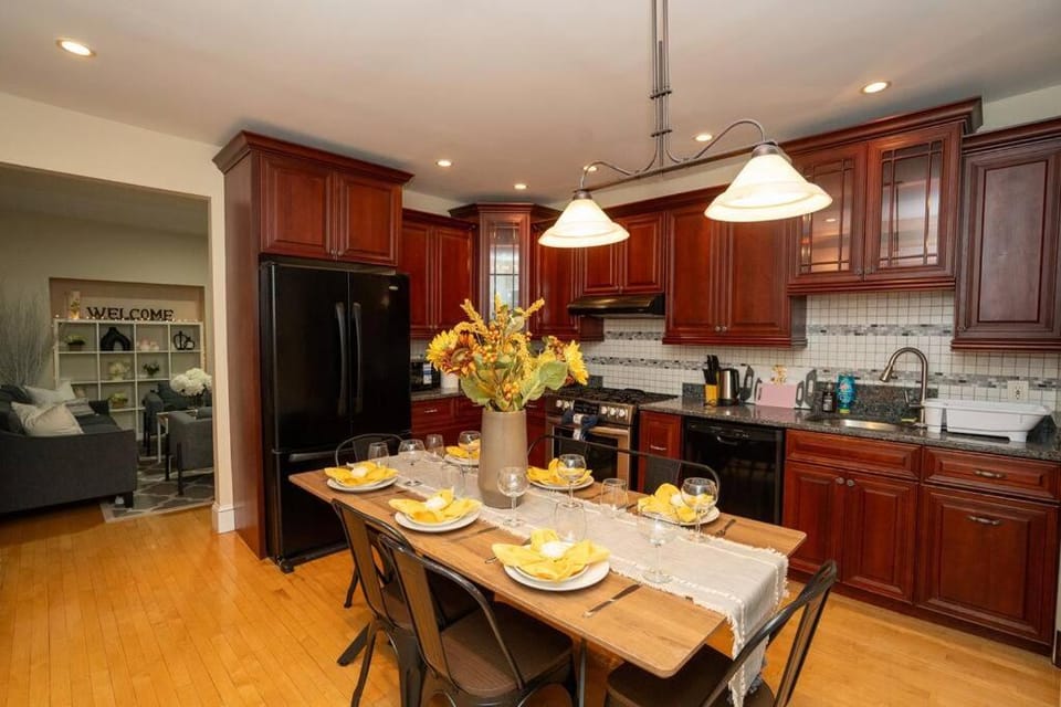 10-Spacious apt 5BR with gym, games room in the attic Apartment in Milton