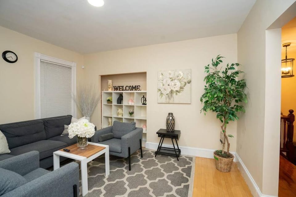 10-Spacious apt 5BR with gym, games room in the attic Apartment in Milton