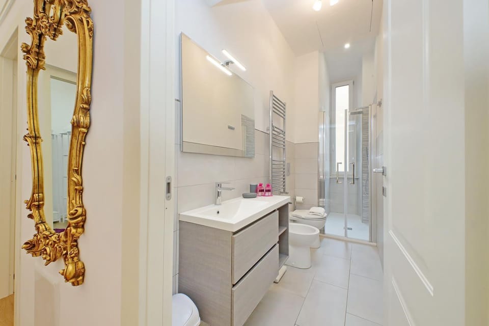 Shower, Toilet, Bathroom, bidet, towels