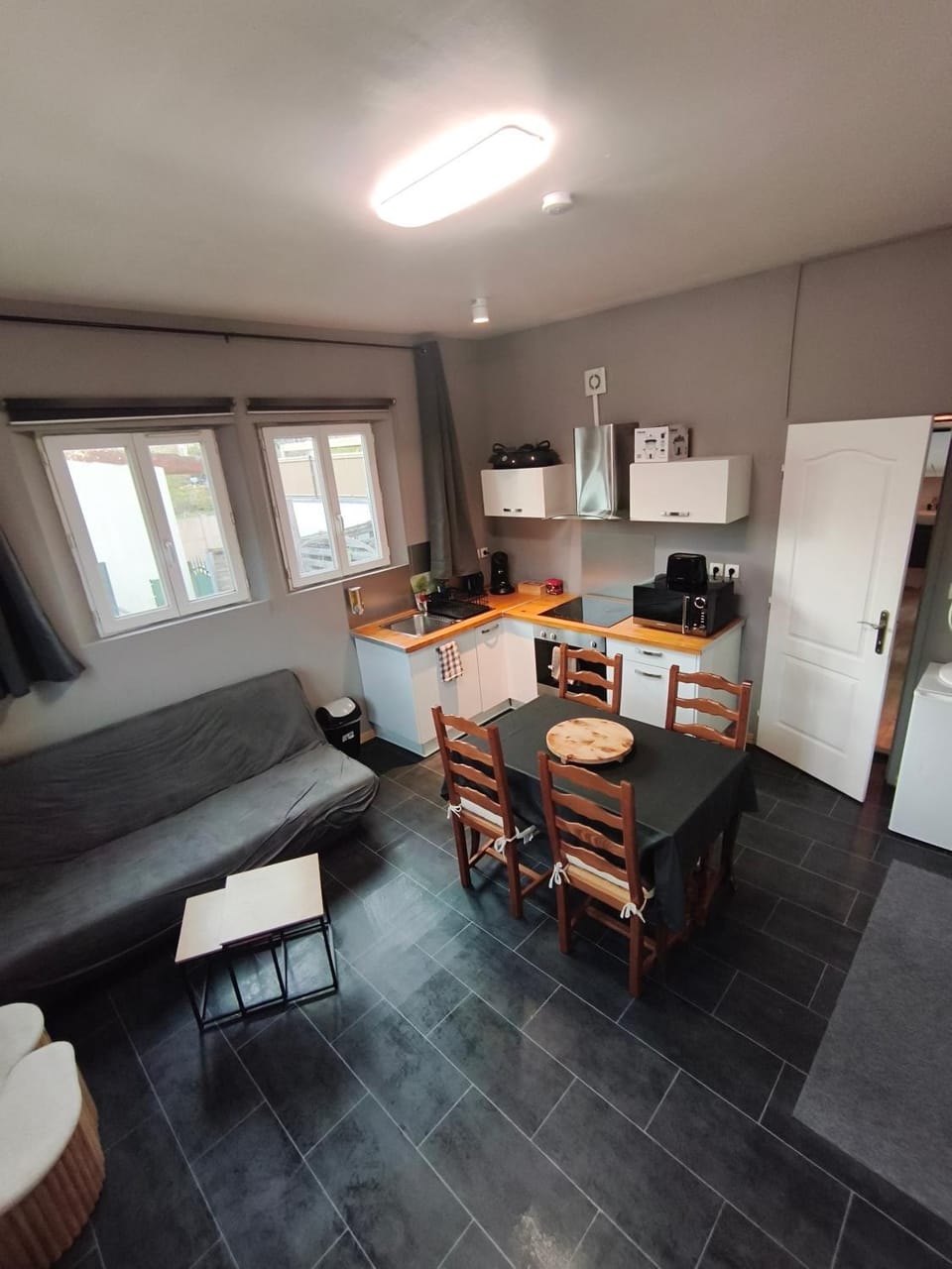 Kitchen or kitchenette, Dining area, oven, stove