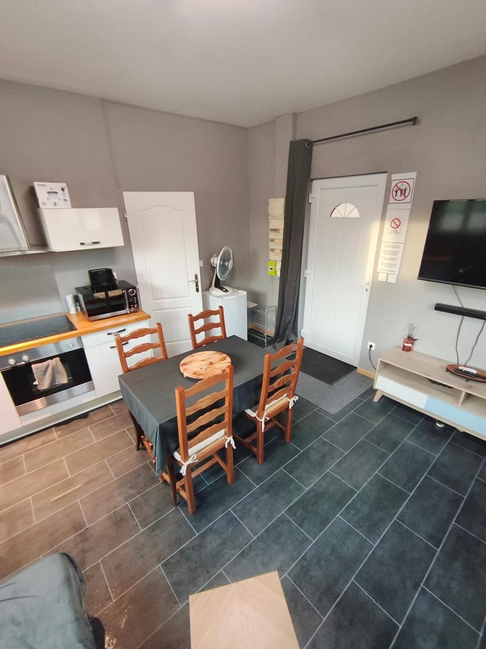 Living room, Seating area, Dining area