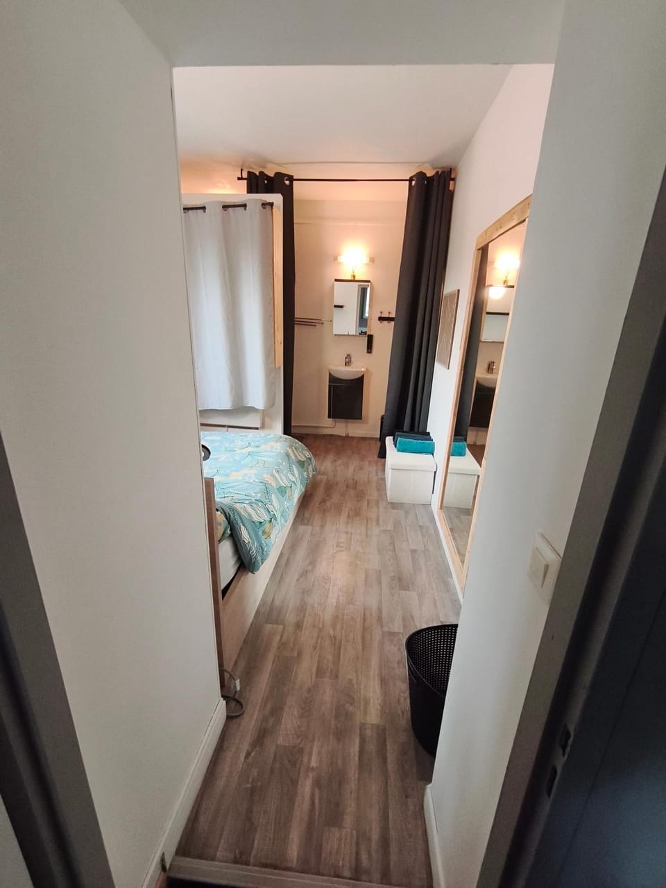 Photo of the whole room, Bedroom