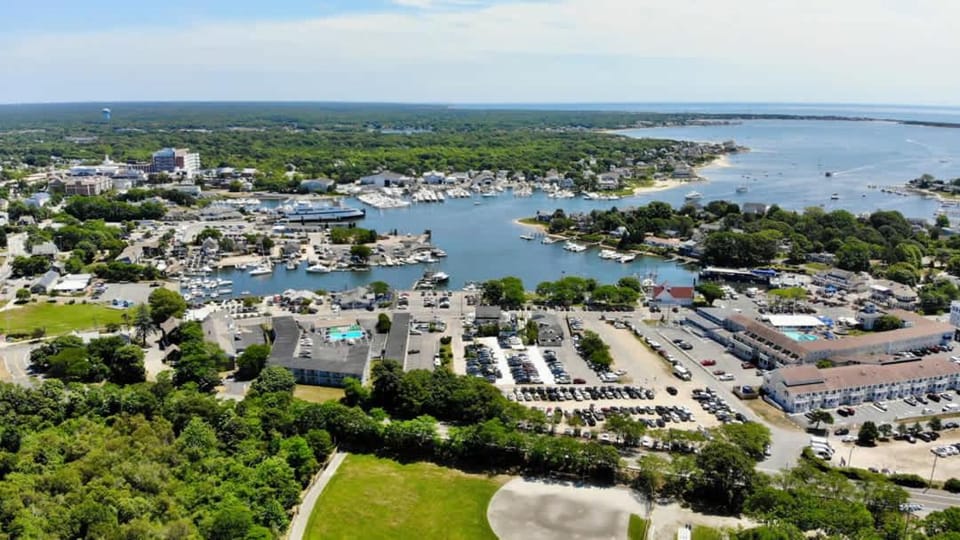 Relaxing Retreat just Minutes to Beach House in Centerville