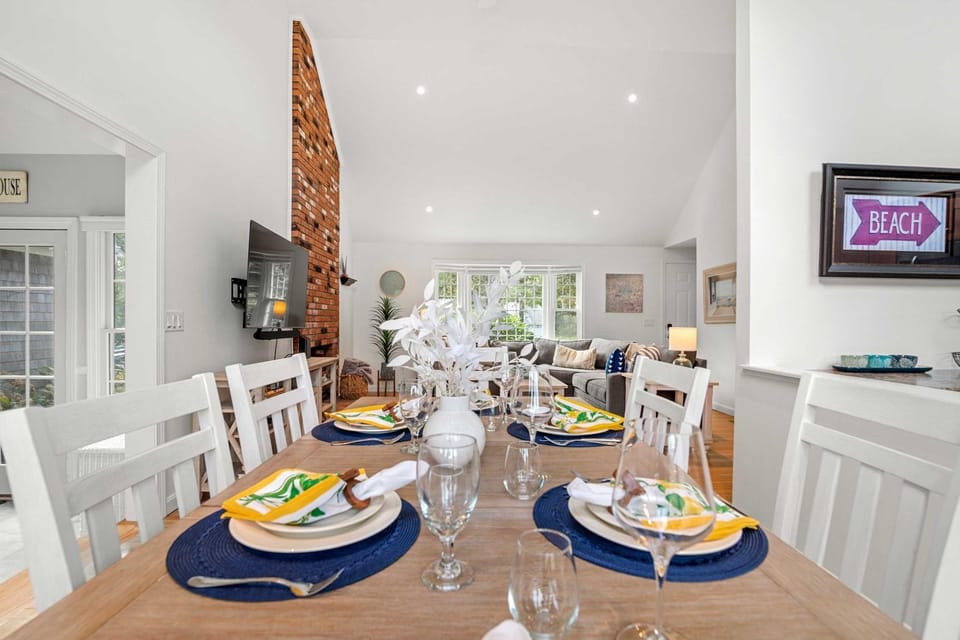 Minutes to Red River Beach Dog Friendly House in South Chatham