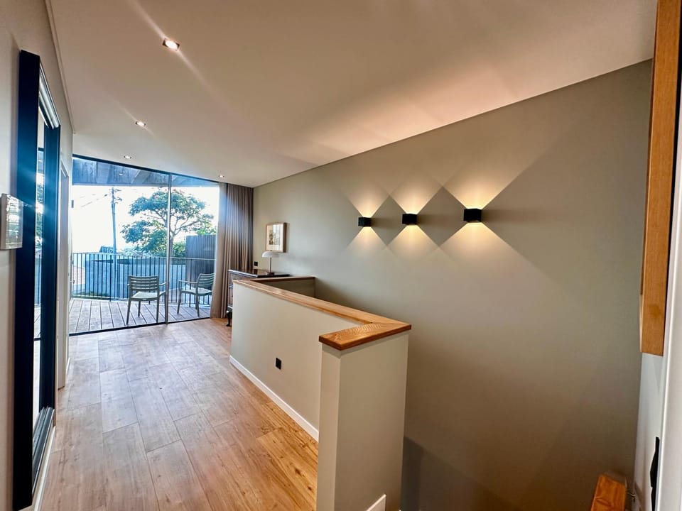 Property building, Decorative detail, Bedroom