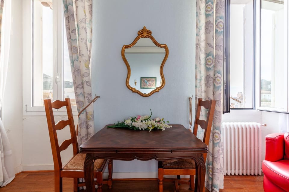 Property building, Living room