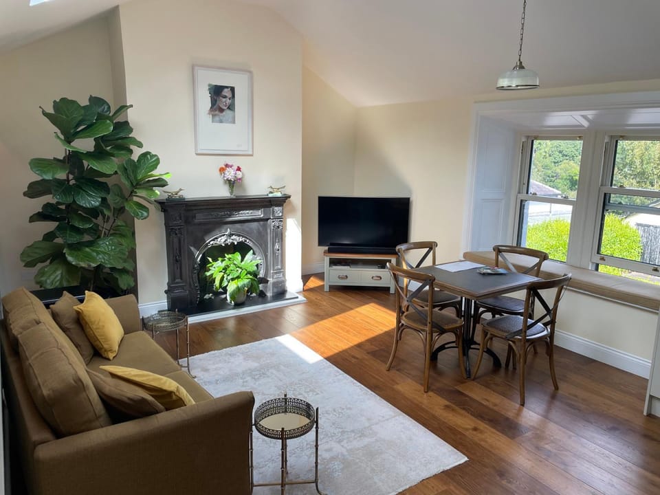 TV and multimedia, Living room, Dining area