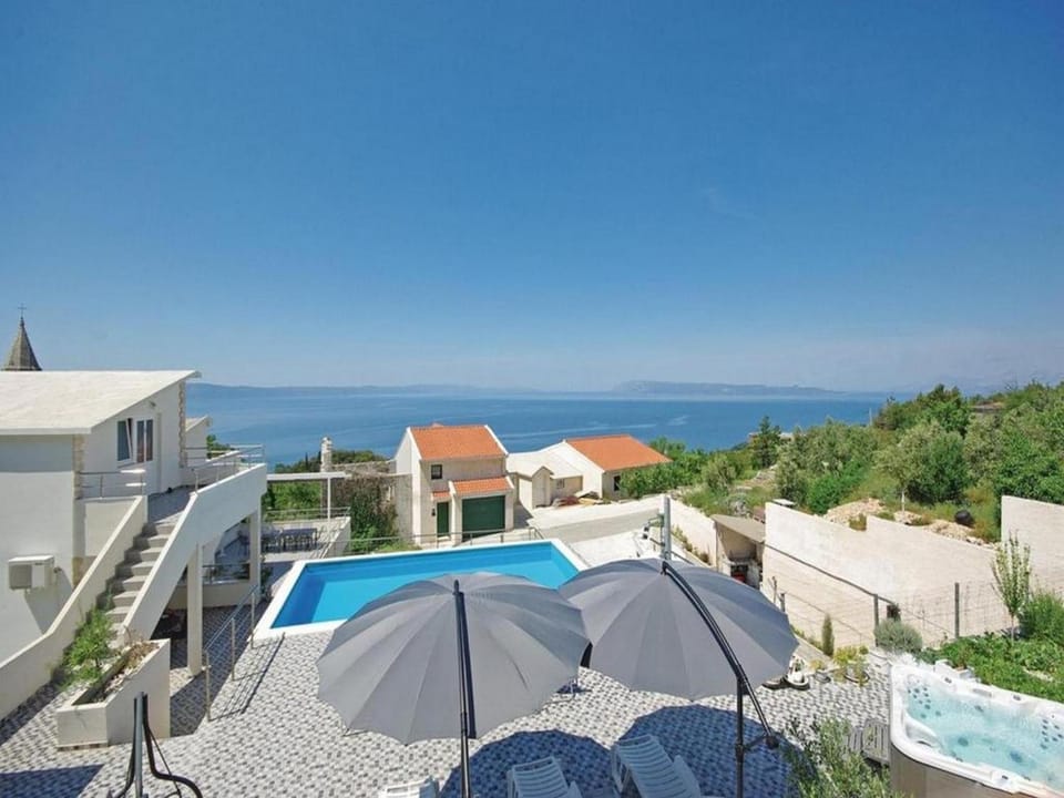Relaxing Villa with swimming pool, jacuzzi and entertainment equipment Villa in Split-Dalmatia County