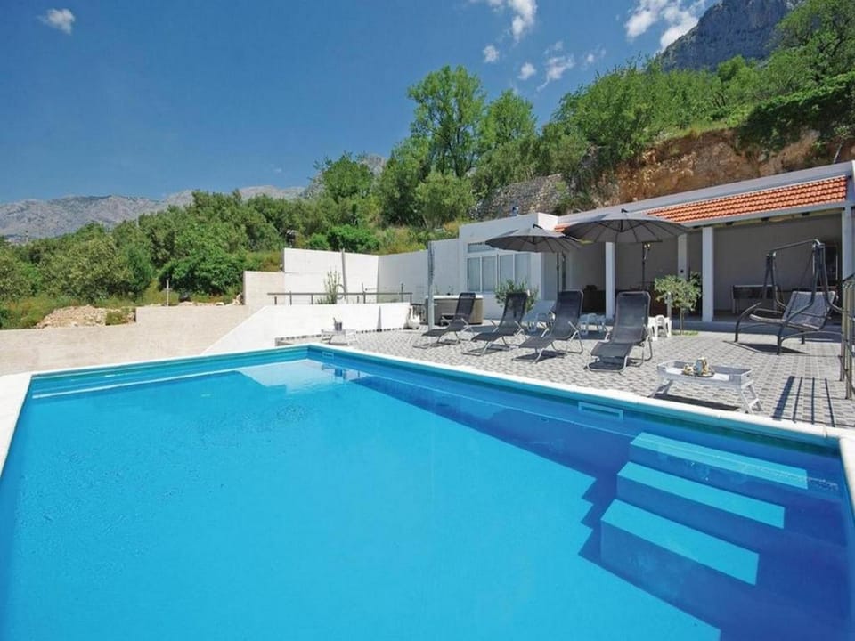Relaxing Villa with swimming pool, jacuzzi and entertainment equipment Villa in Split-Dalmatia County