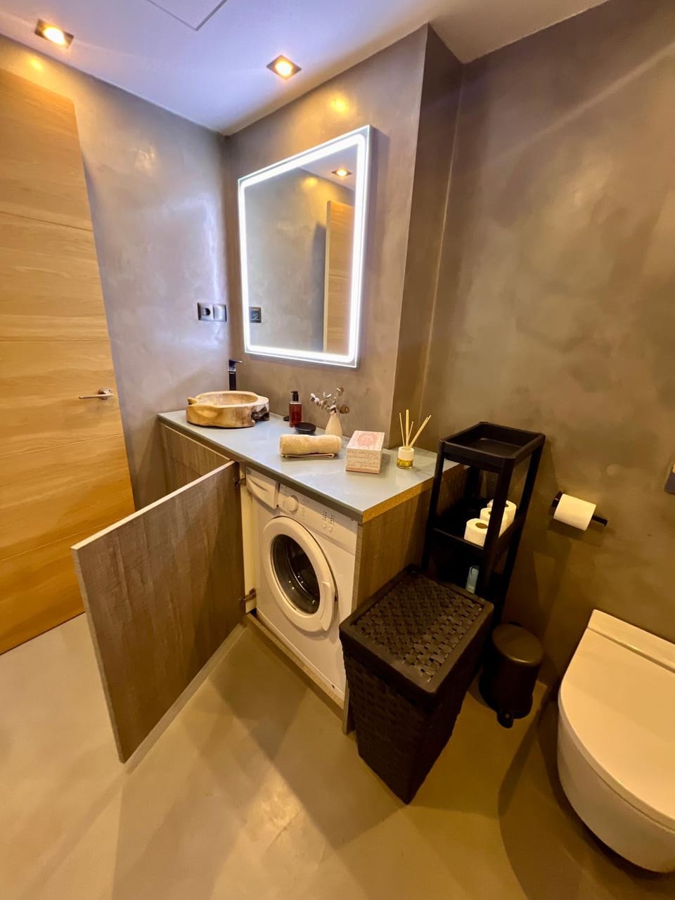 Bathroom, washing machine