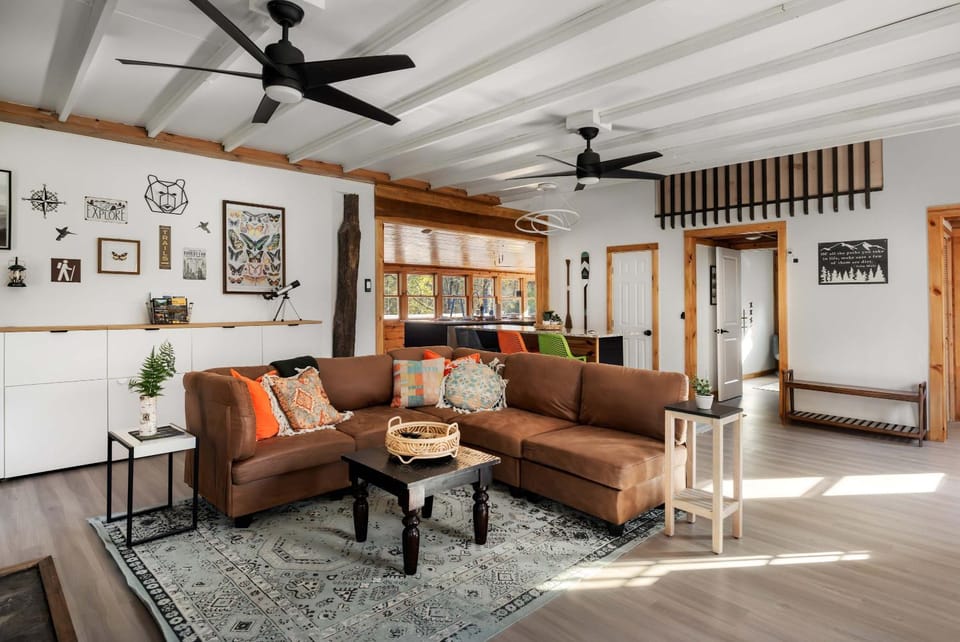 Living room, Seating area