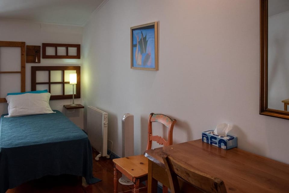 Bed, Seating area, Bedroom