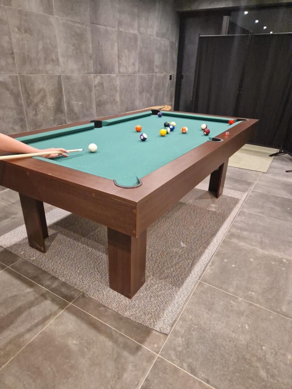 Billiard, Game Room