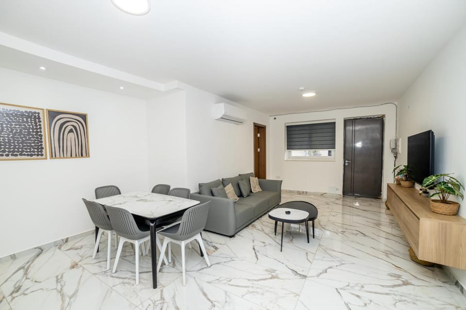 TV and multimedia, Dining area