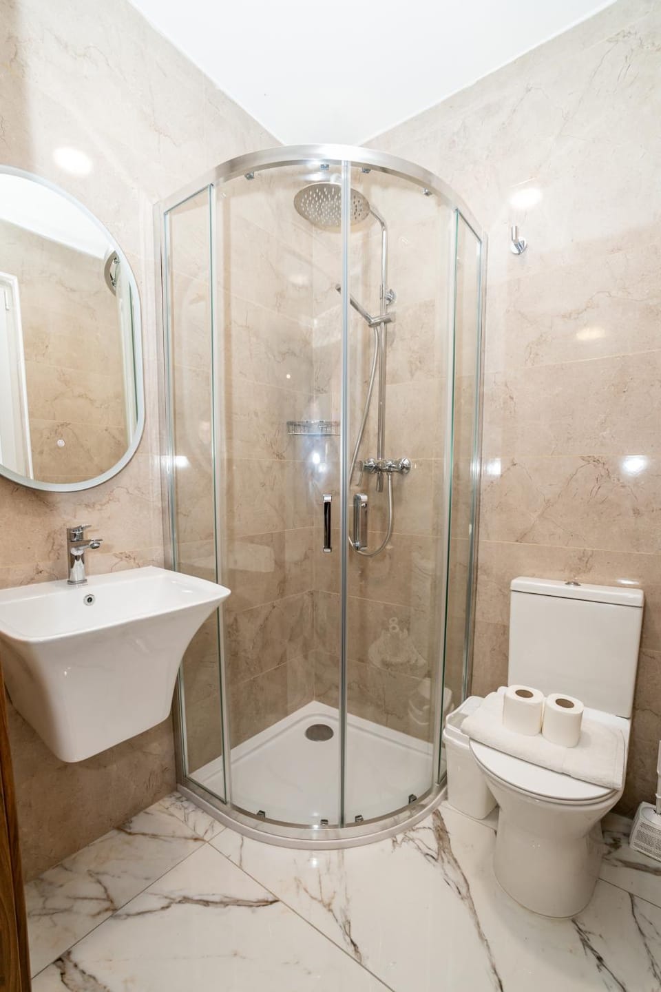 Shower, Toilet