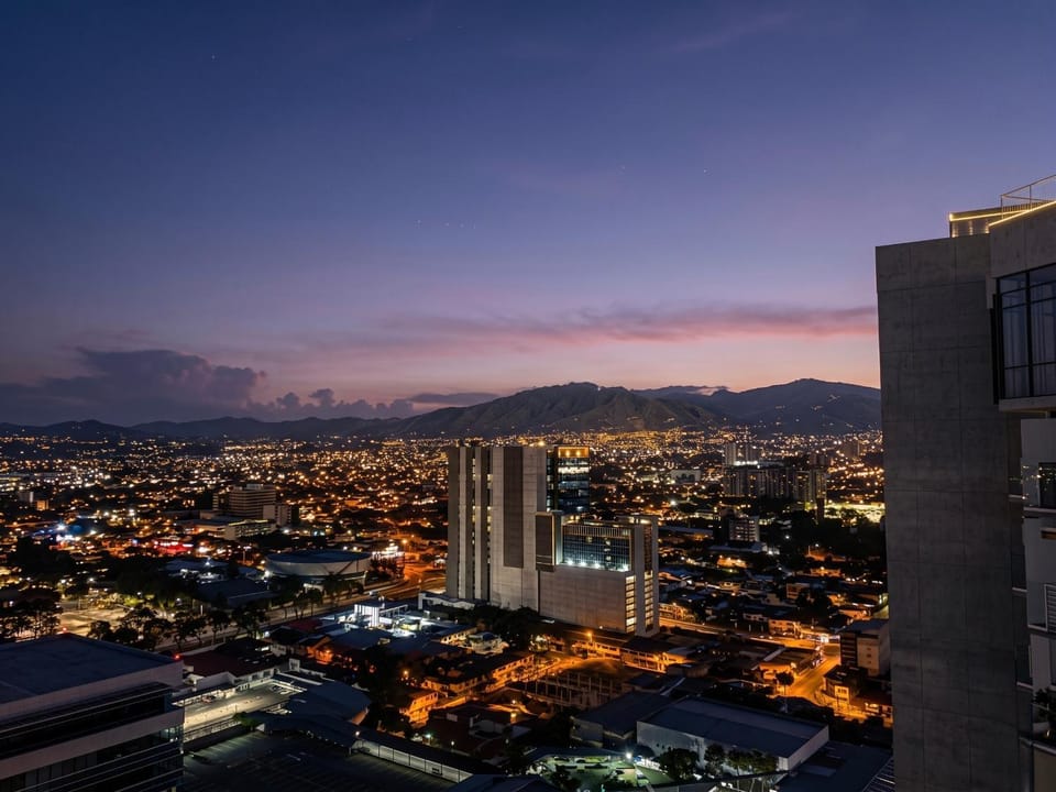 Golden Room Secrt Sabana AC Apartment in San Jose