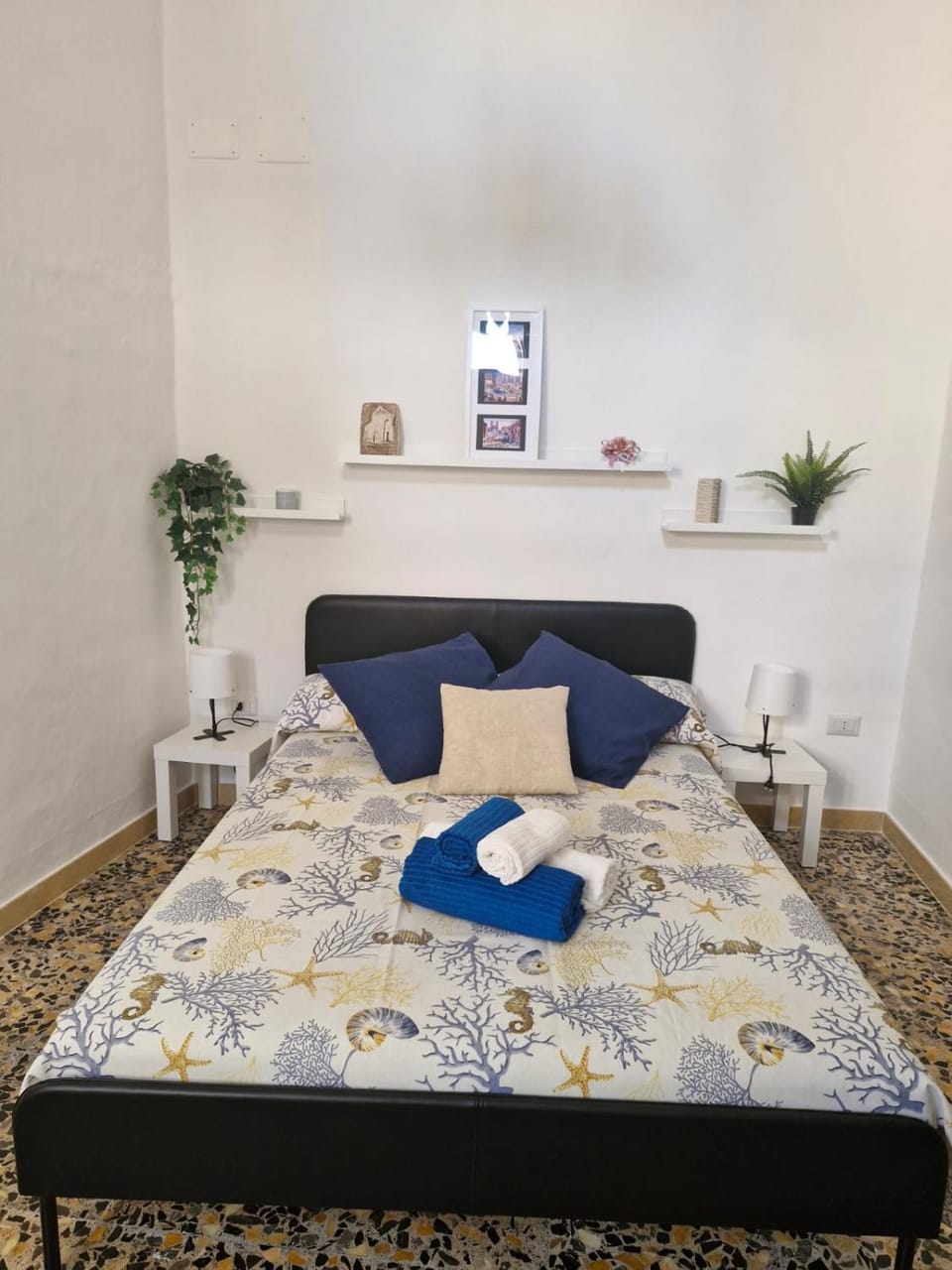 Bedroom, towels