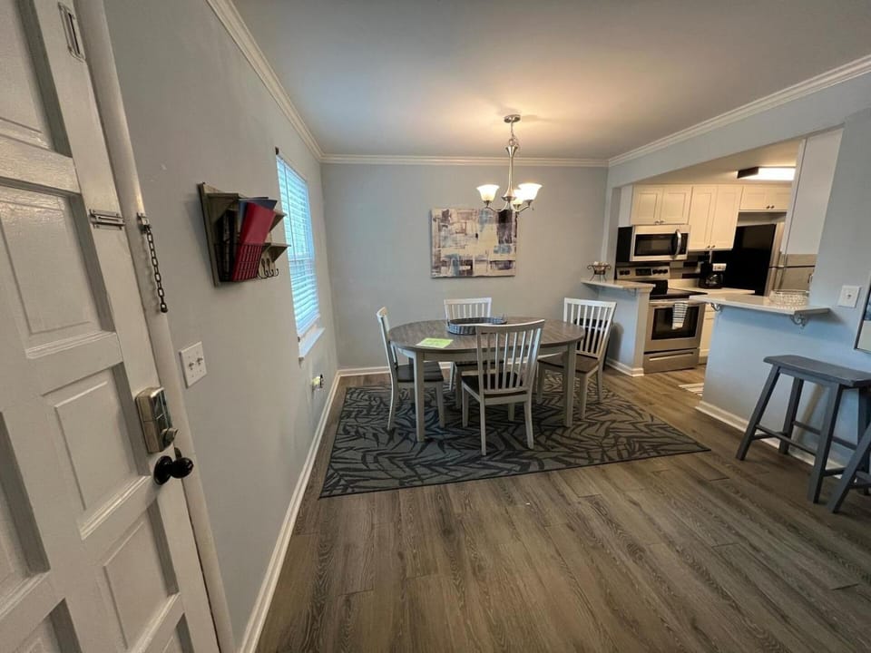 Private Balcony, Patio, Pool, Pets OK, Parking House in Hilton Head Island