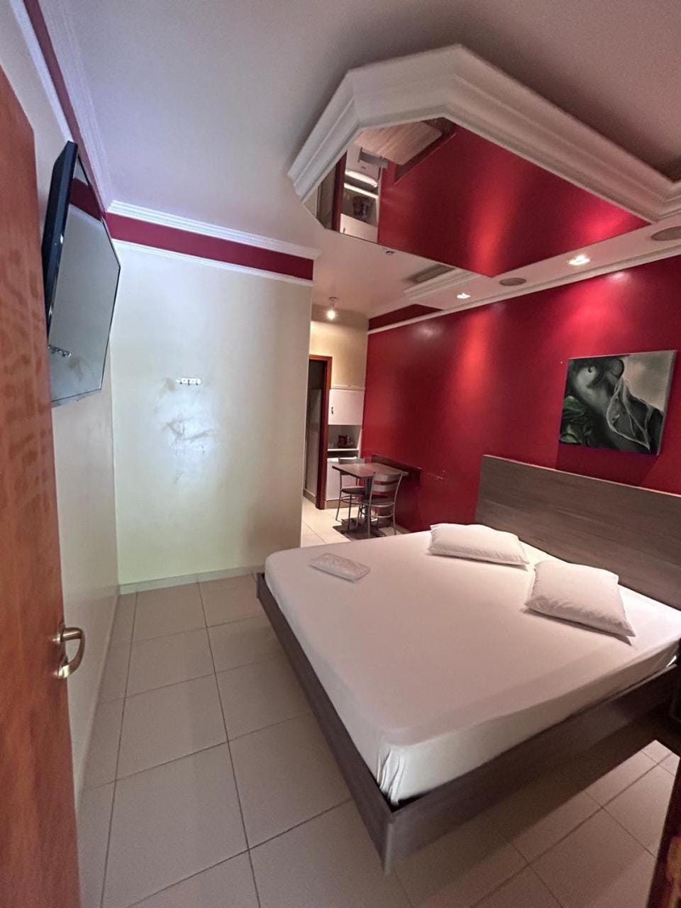 TV and multimedia, Photo of the whole room