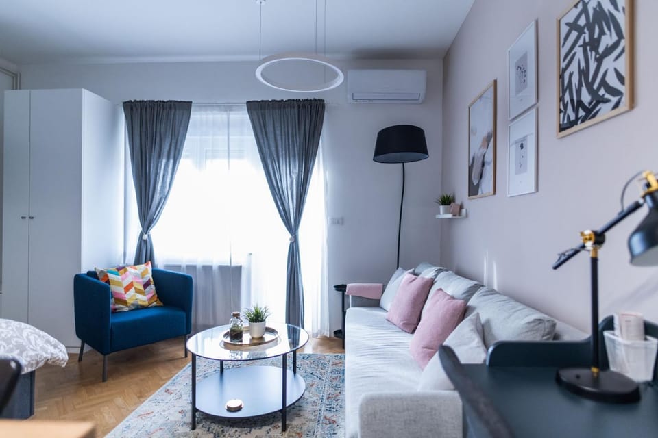 Living room, Seating area, air conditioner