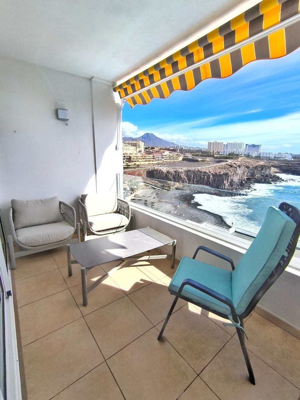 Day, View (from property/room), Balcony/Terrace, Seating area, Mountain view, Sea view