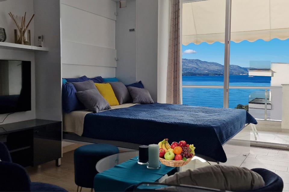 Bed, Natural landscape, Photo of the whole room, Bedroom, Sea view