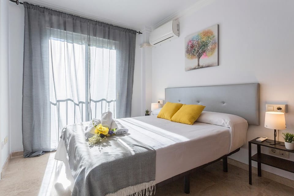 Bed, Photo of the whole room, Bedroom, air conditioner