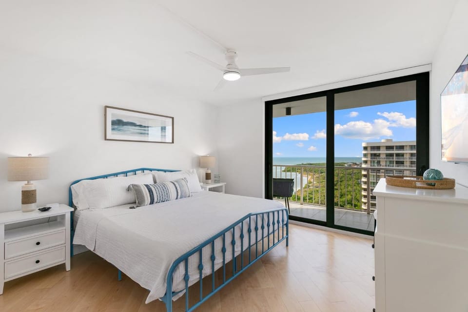 Bed, View (from property/room), Balcony/Terrace, Photo of the whole room, Bedroom, Sea view