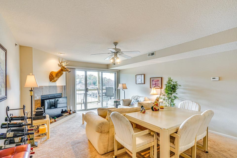 Lakefront Osage Beach Condo w/ Water-View Balcony! House in Osage Beach