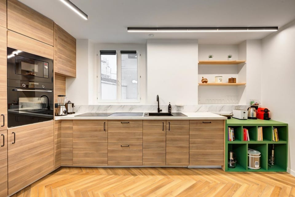 Coffee/tea facilities, microwave, oven, stove