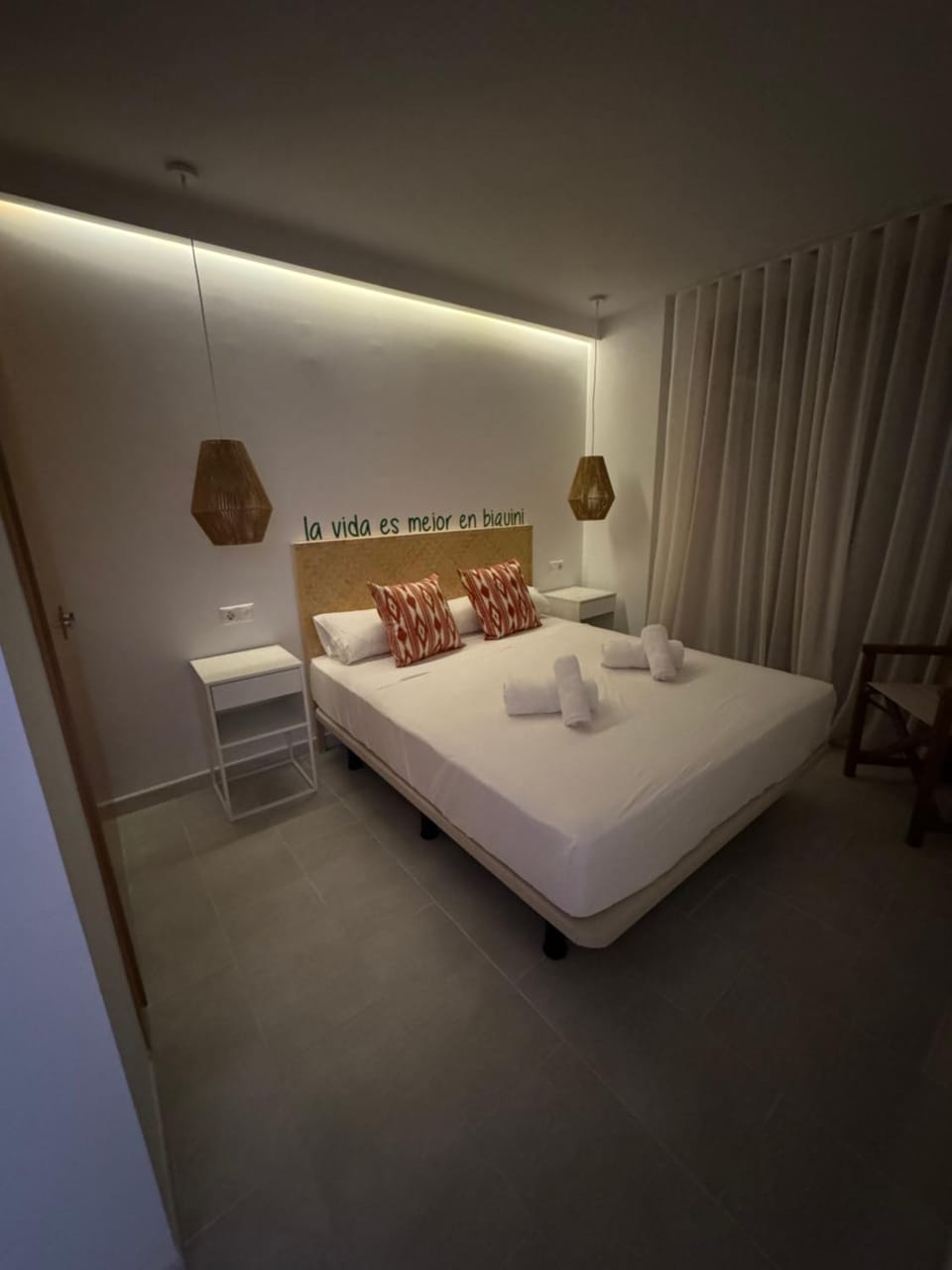 Bed, Photo of the whole room, Bedroom