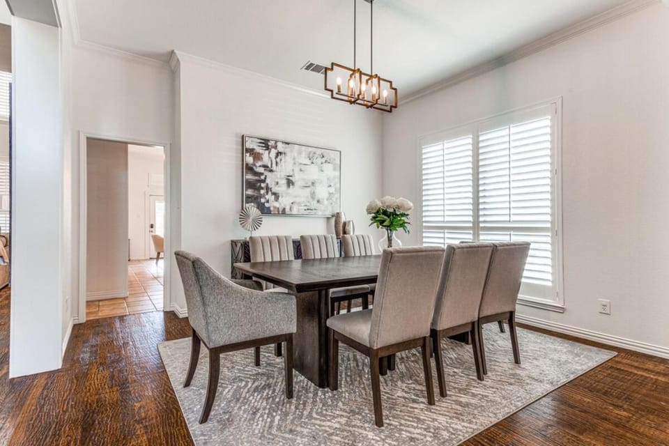 5Br Lux! Pool, Games & Theater Villa in Rowlett