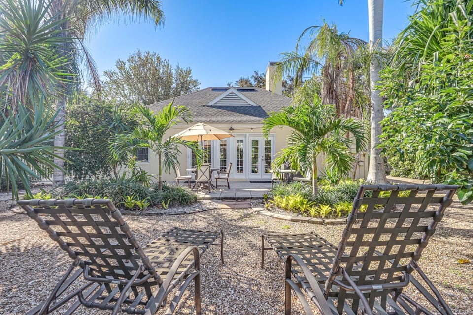Walk to Beach! Old Naples Escape w/ Patio & Grill House in Naples