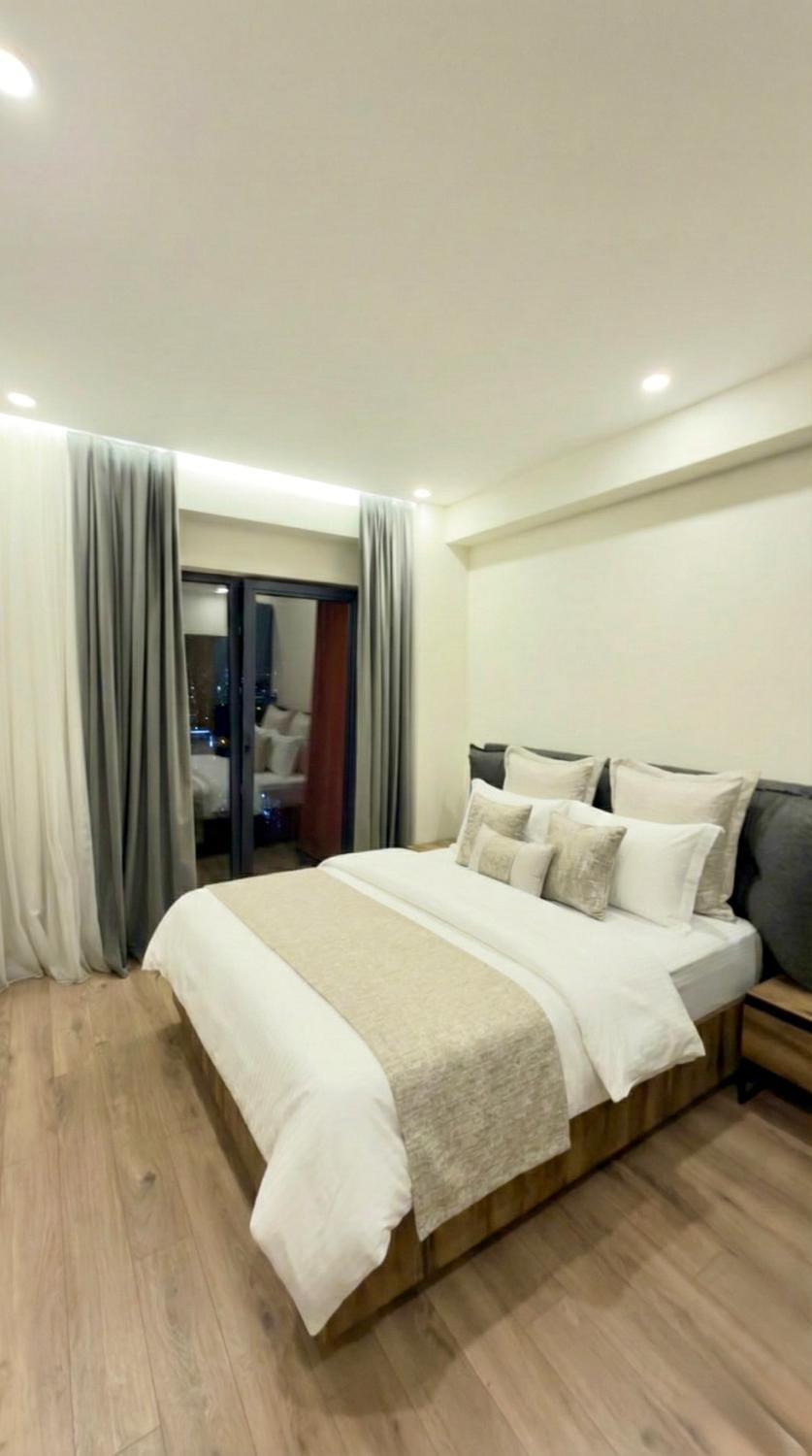 Bed, Living room, Photo of the whole room, Seating area, Bedroom