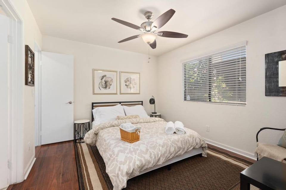 Mission Hills Dream - BBQ, Patios, AC, Parking House in San Diego
