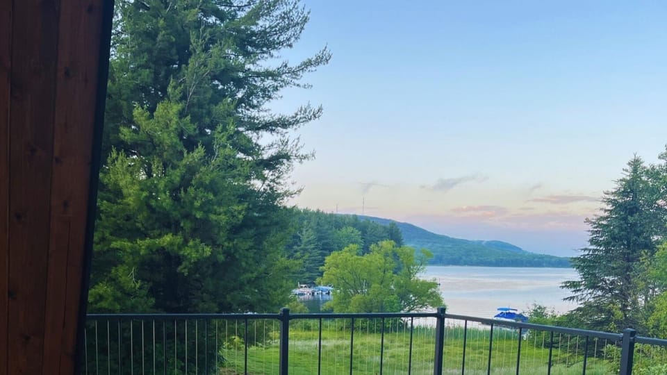 Cove Creek Lodge 205 Poolside Double Queen Room House in Deep Creek Lake