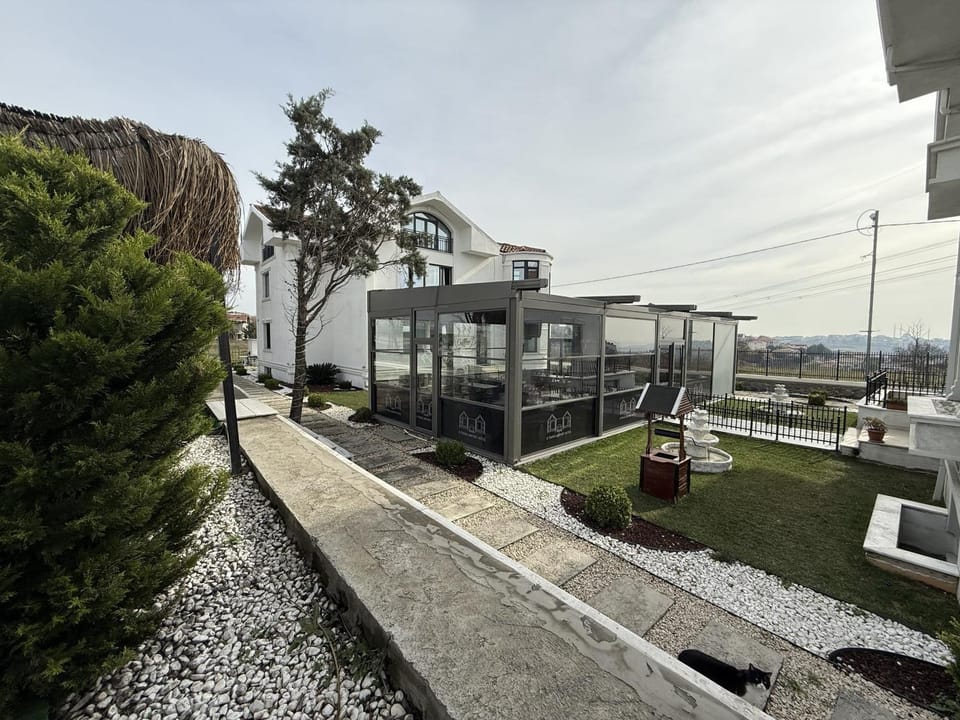 Restaurant/places to eat, Garden, Balcony/Terrace, Garden view, Breakfast, Lunch, Dinner, Inner courtyard view