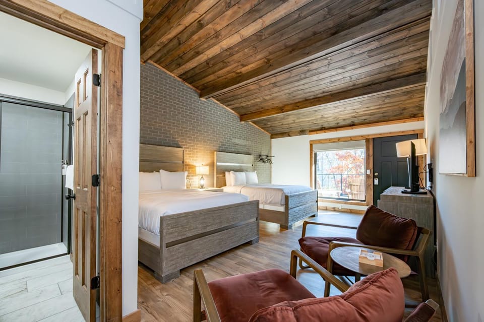 Cove Creek Lodge 218 Lakeside Double Queen Room House in Deep Creek Lake