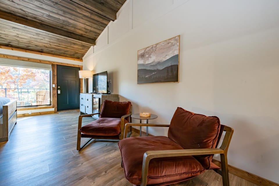 Cove Creek Lodge 218 Lakeside Double Queen Room House in Deep Creek Lake