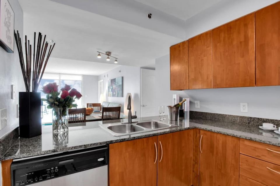 Brickell Bay Exclusive 2BR Condo Getaway with Sofa Bed Apartment in Brickell