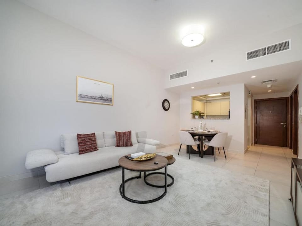 Living room, Seating area, Dining area, air conditioner